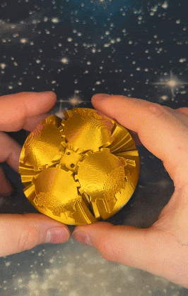Goldener Ball in Bewegung